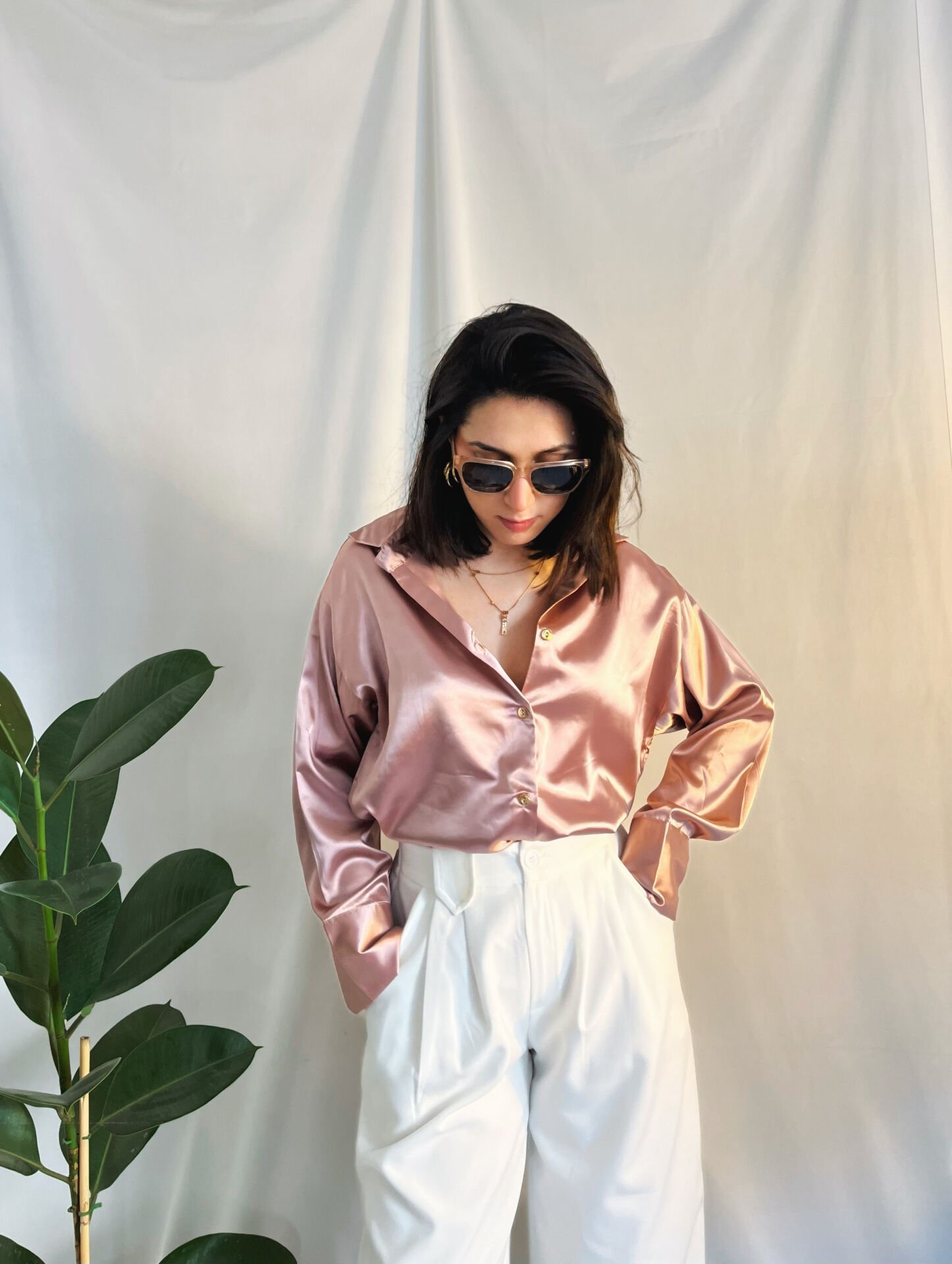 Pembe Parlak Saten Kumaş Gold Düğmeli Muadil Gömlek