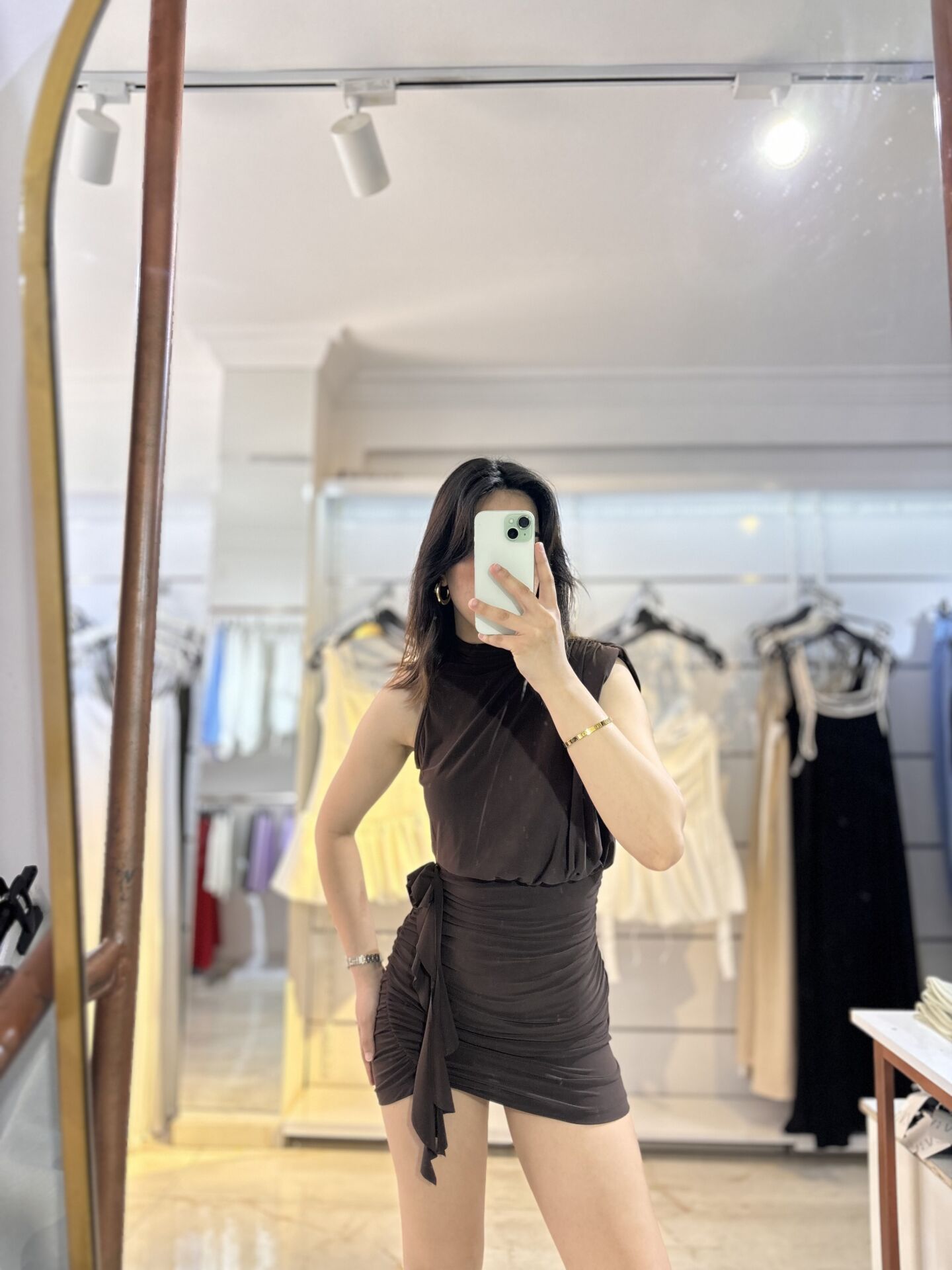 Acı Kahve Gül Detaylı Tek Vatkalı Mini Elbise