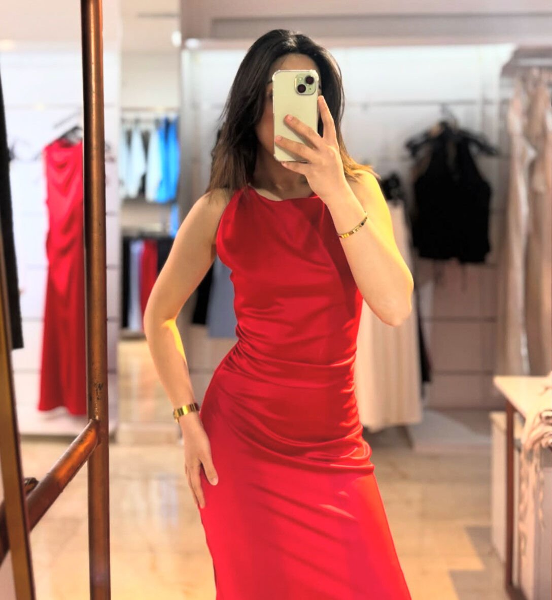 Kırmızı Kıvrık Omuz Detaylı Saten Uzun Elbise