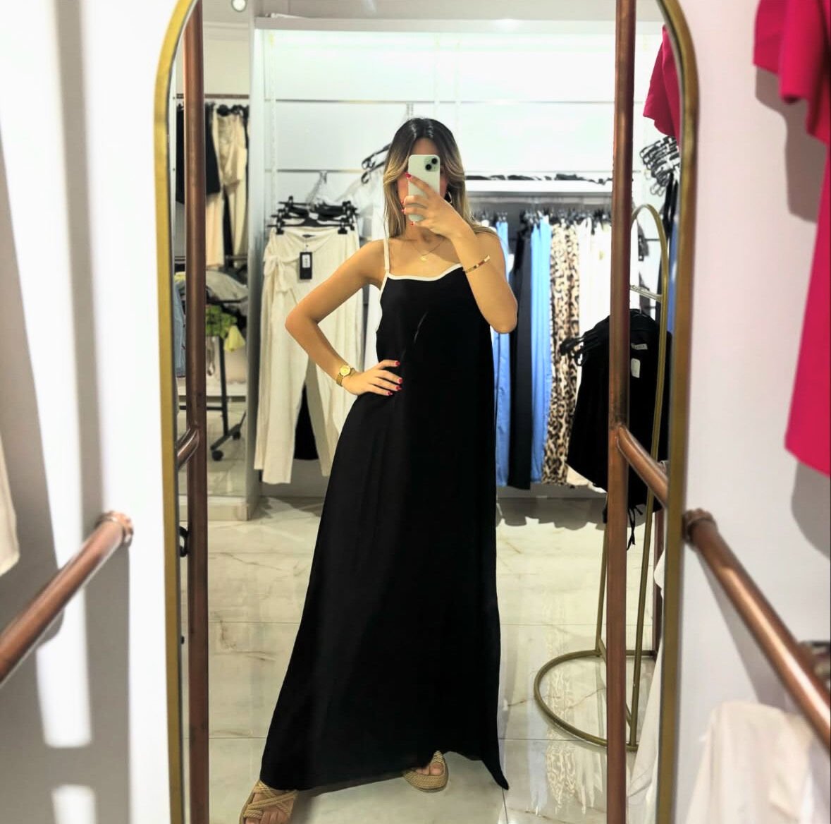 Ayarlanabilir Beyaz Askılı Siyah Tensel Kumaş Geniş Kalıp Uzun Elbise