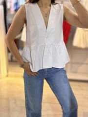 Beyaz Orijinal Marka Model Poplin Kumaş Fırfırlı Tek Düğmeli Yelek