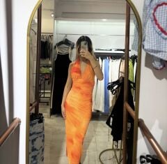 Turuncu Sırt Dekolteli Vücudu Saran Tül Midi Elbise