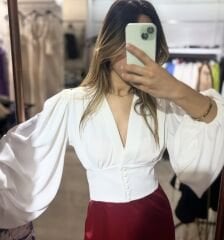 Beyaz V Yaka Düğmeli Balon Kol Crop Bluz