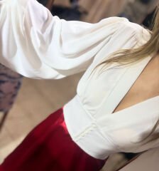 Beyaz V Yaka Düğmeli Balon Kol Crop Bluz
