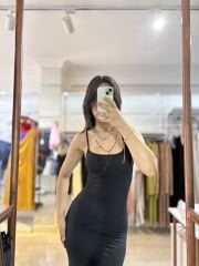 Siyah Vücudu Saran Askılı Uzun Elbise